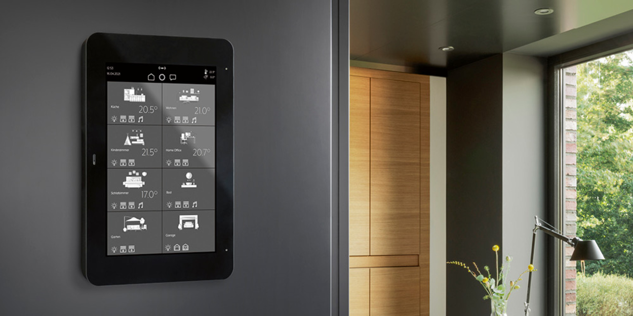 JUNG Smart Panel 8 bei e-Nako GmbH in Forstern